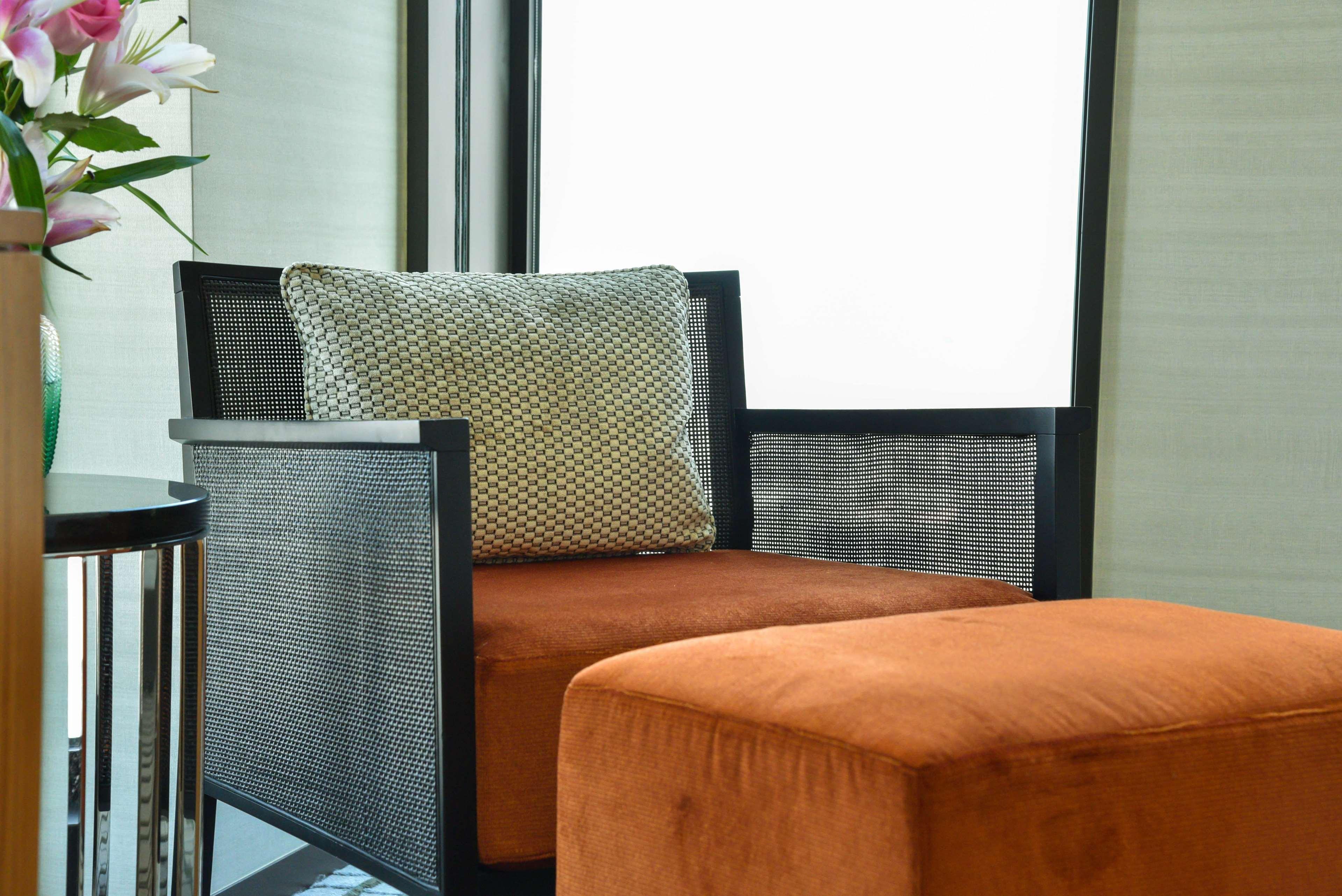 Park Hyatt Doha Ξενοδοχείο Εξωτερικό φωτογραφία A chair with a cushion